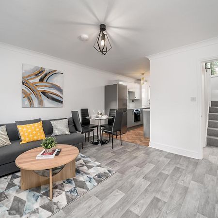 Cozy 3 Bed House With Garden & Parking In Rochester, Kent Mins To Train Station, Wifi Exteriör bild